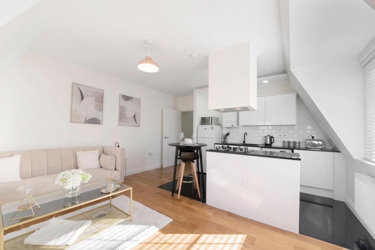Spacious One Bed Loft Apartment Birchanger Exterior photo